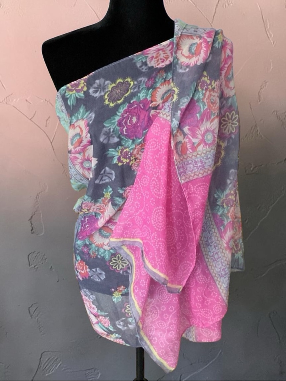 💖 Pink and Gray Floral Lightweight Scarf 💖